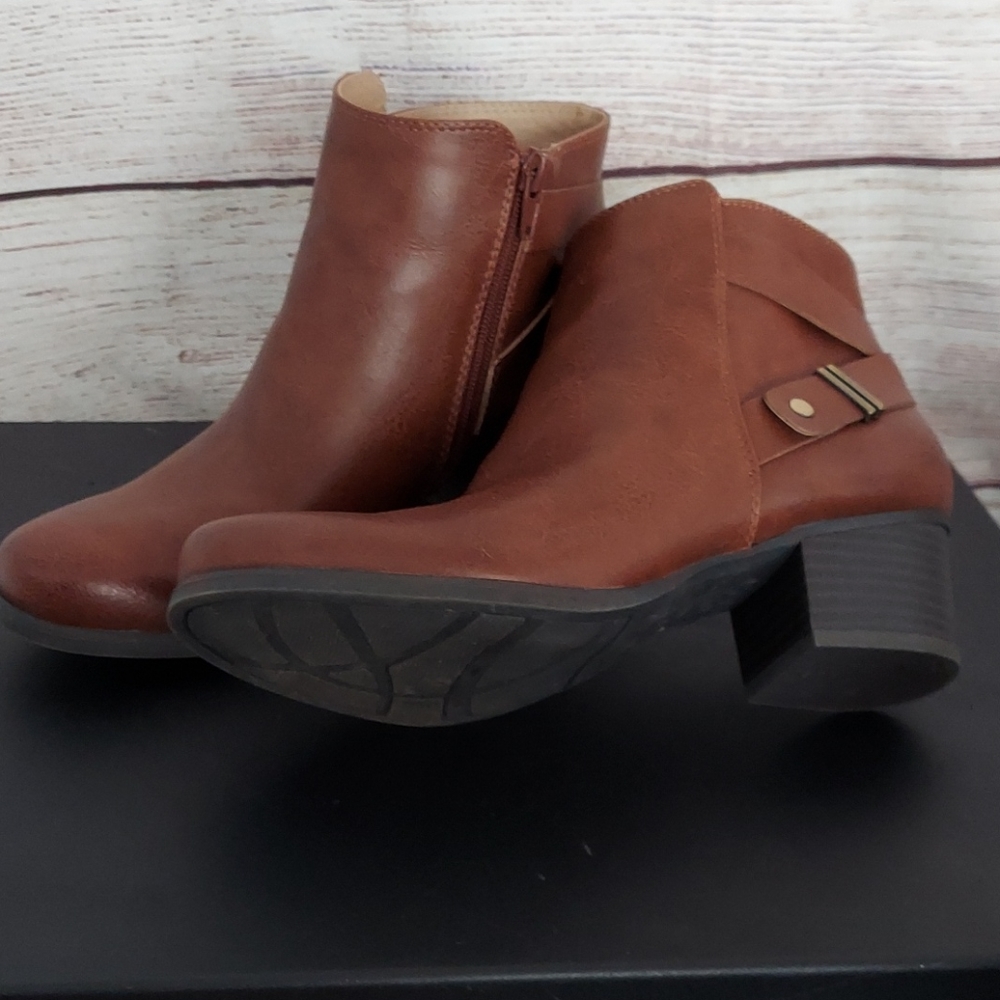 Size 7M Soul Naturalizer Brown Booties